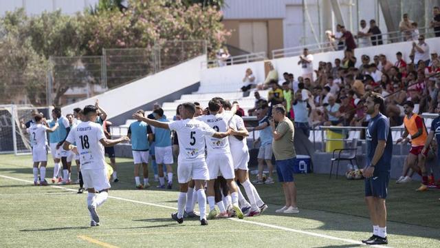 Los jugadores de la Peña celebran un gol en una imagen de archivo. | VICENT MARÍ