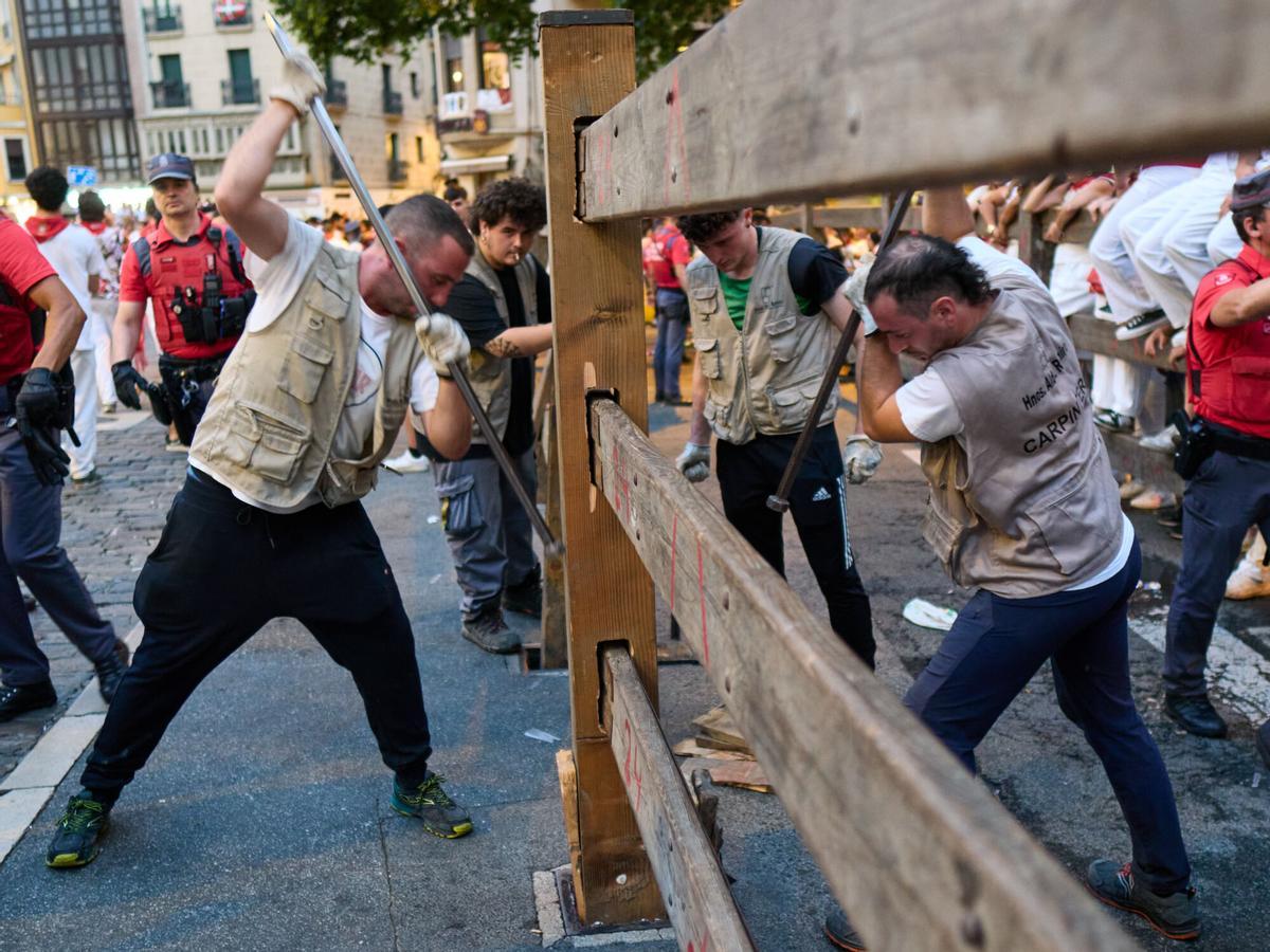 Sexto encierro de los Sanfermines, tenso, emocionante y protagonizado por los toros de la ganadería de La Palmosilla.