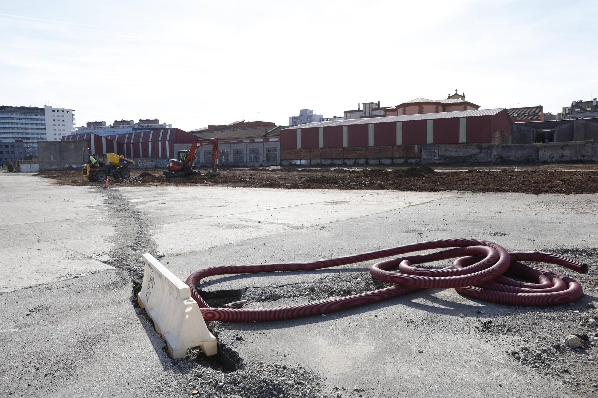 Así avanzan los trabajos en los terrenos de Naval Gijón (en imágenes)