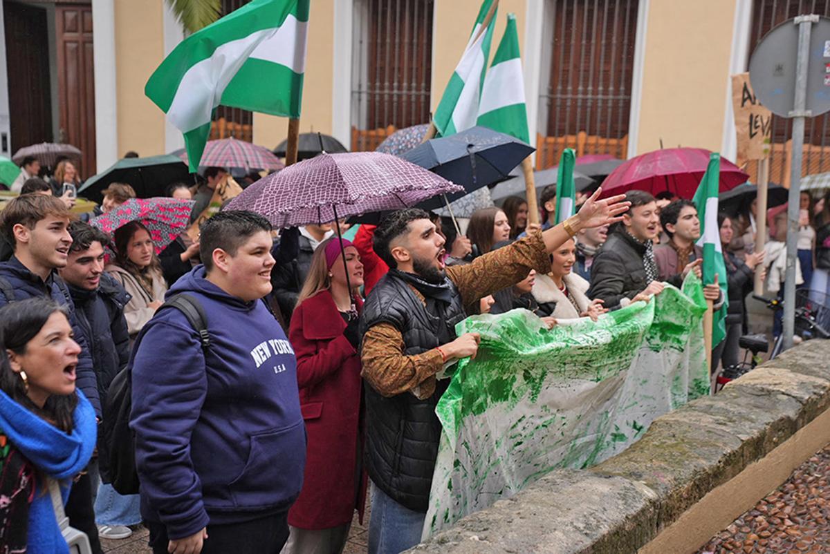 Representación escénica callejera de "Oú", de Alessandra García