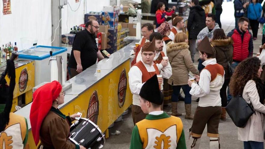 Animación en la pasada edición del Festival de la Cerveza de Llangréu Cultural.