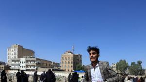 Cop al Iemen mirant a l’Iran