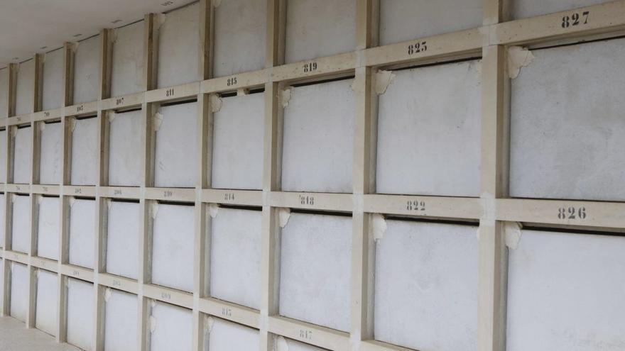 In solchen anonymen Nischen werden die ertrunkenen Migranten bestattet.