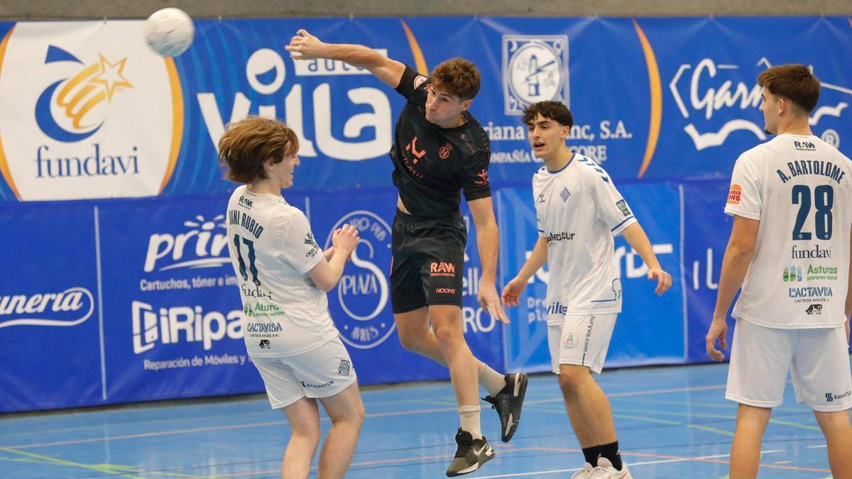Avilés and Atlético Draw in the Christmas Classic