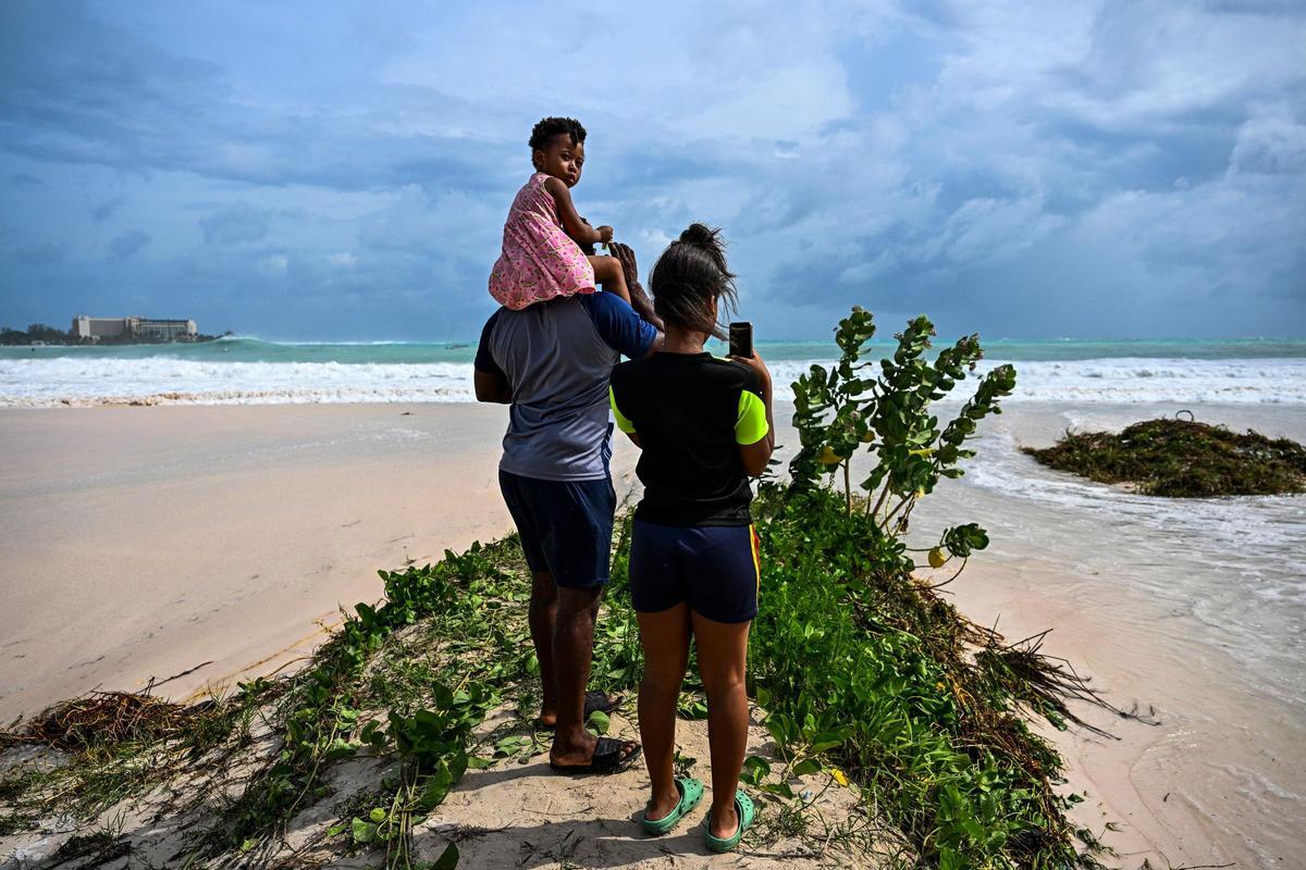 El huracán ‘Beryl’ por el Caribe, en imágenes