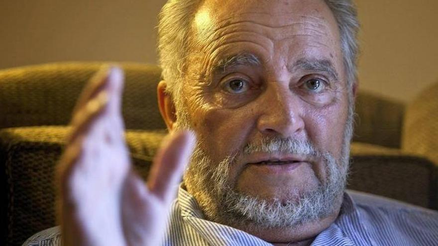 Julio Anguita es dado de alta en la unidad de coronarias de Salamanca