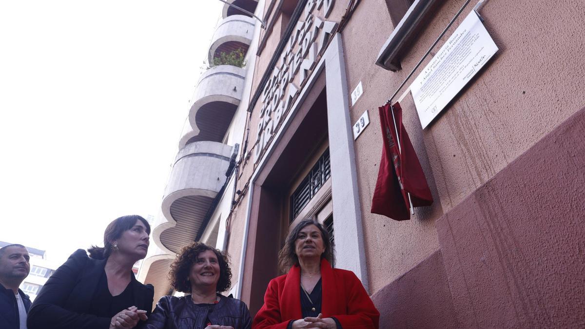 Reposición de la placa de memoria histórica dedicada a Casto García Roza y Ángel Sánchez Fernández