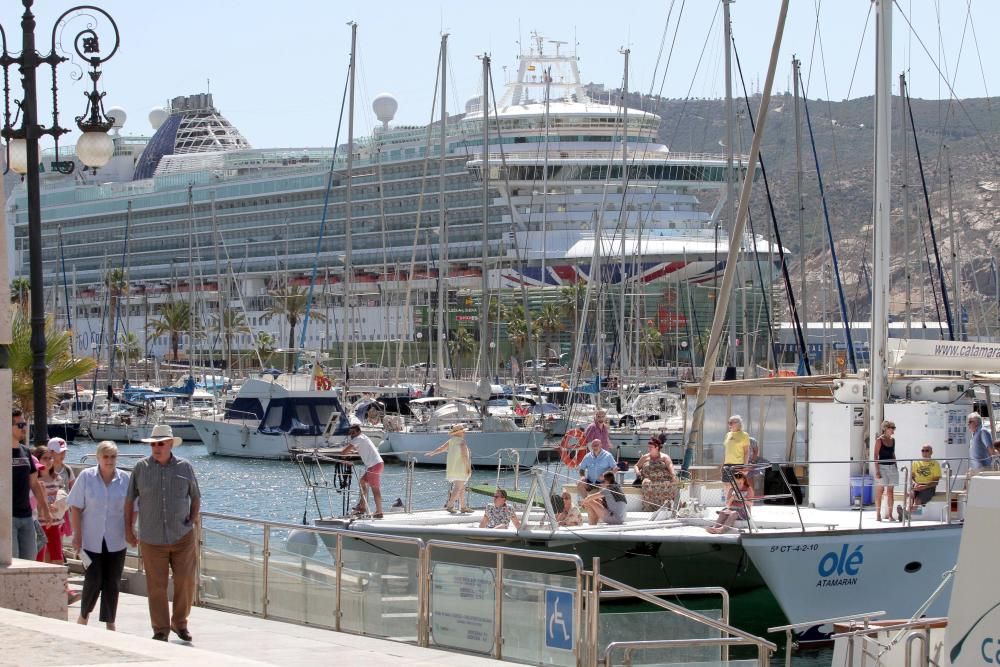 Más de 4.000 turistas llegan a Cartagena