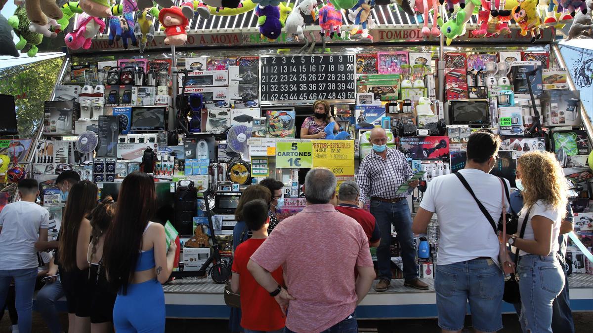 Los feriantes del ‘Arenal Park’ celebran que se reactive la actividad tras un año negro