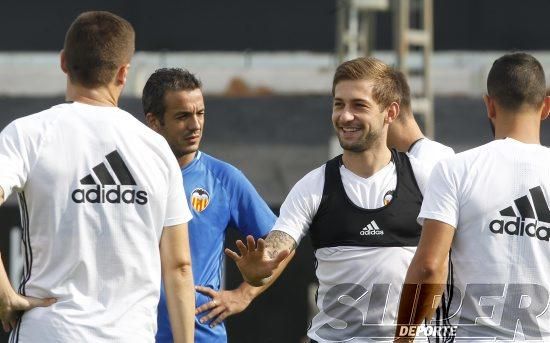 Caras largas tras perder ante el Betis