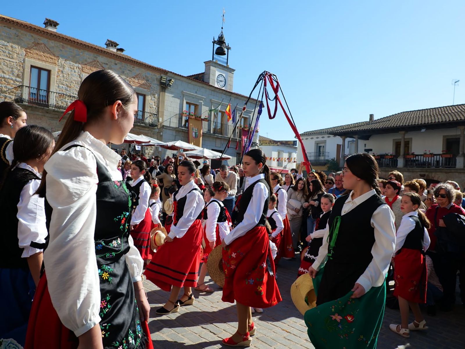 Multitudinaria celebración de la Candelaria en la Plaza de la Villa de Dos Torres