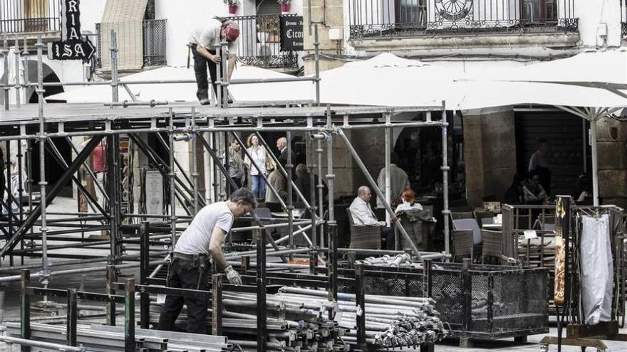 Womad prepara el pistoletazo de salida con el montaje de escenarios en Cáceres