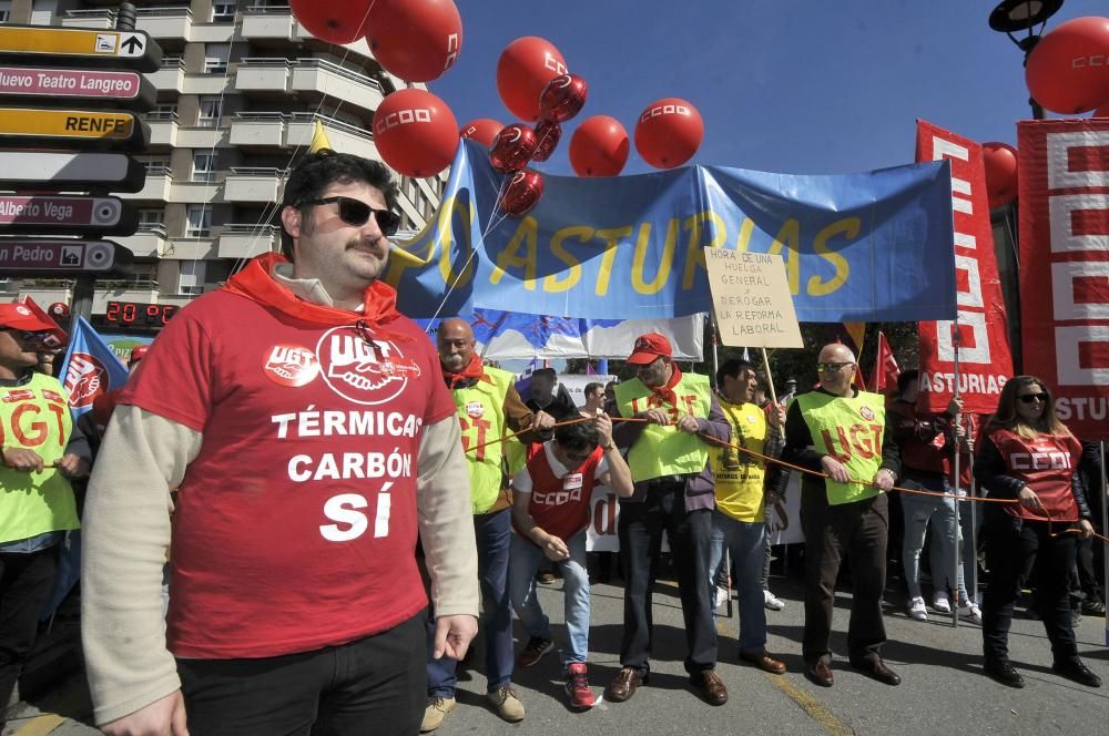 1 de mayo: Miles de personas se manifiestan en Asturias para reivindicar mejoras laborales