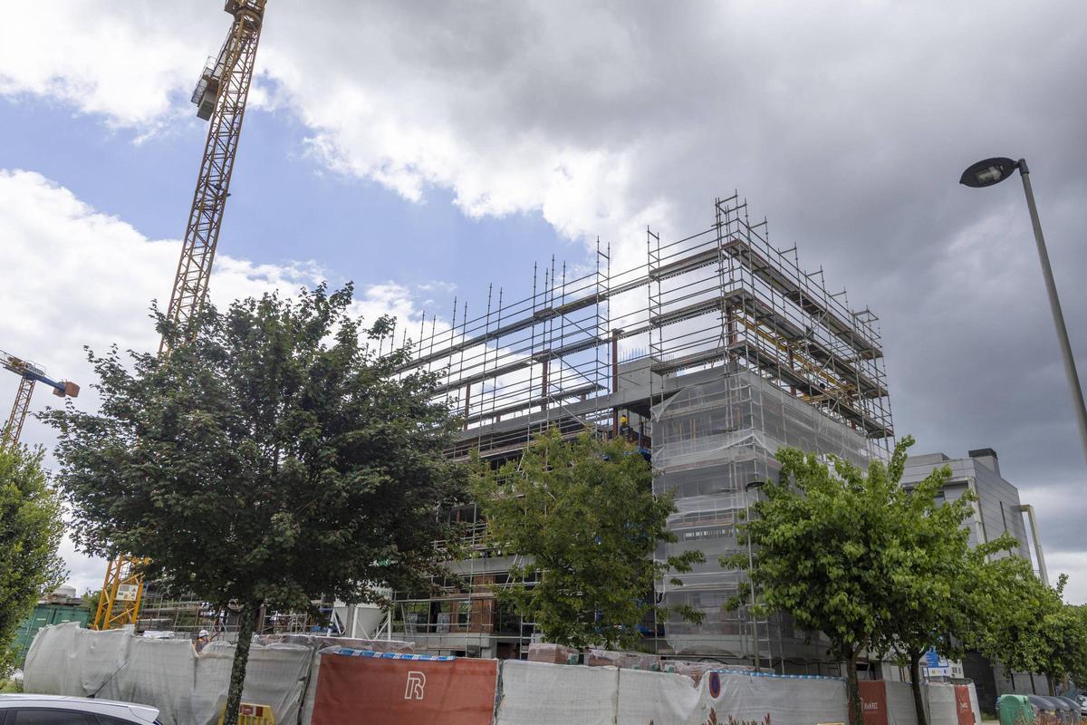 Edificio de Constantino Lima Nogueira en construcción