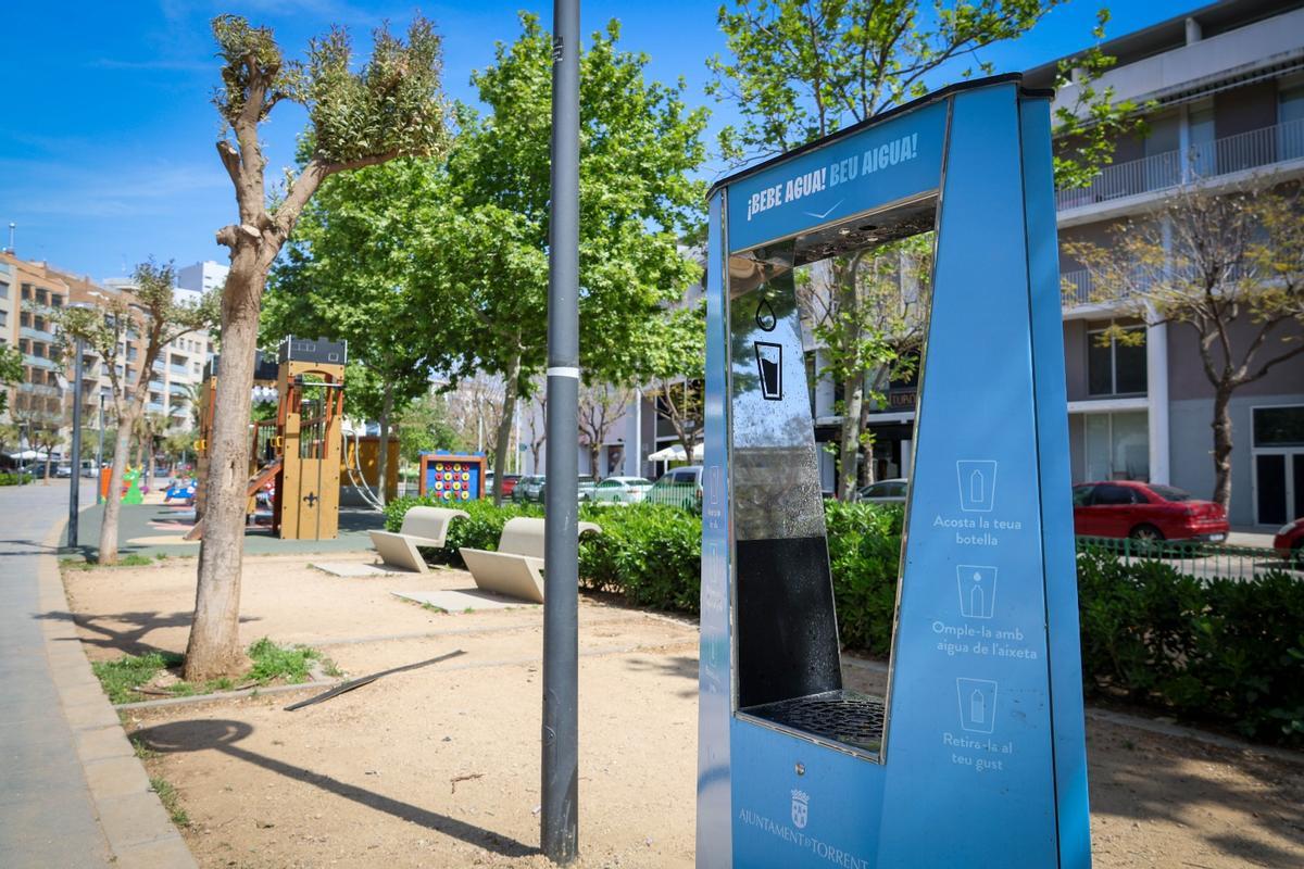 Una de las fuentes instaladas en la ciudad de Torrent.