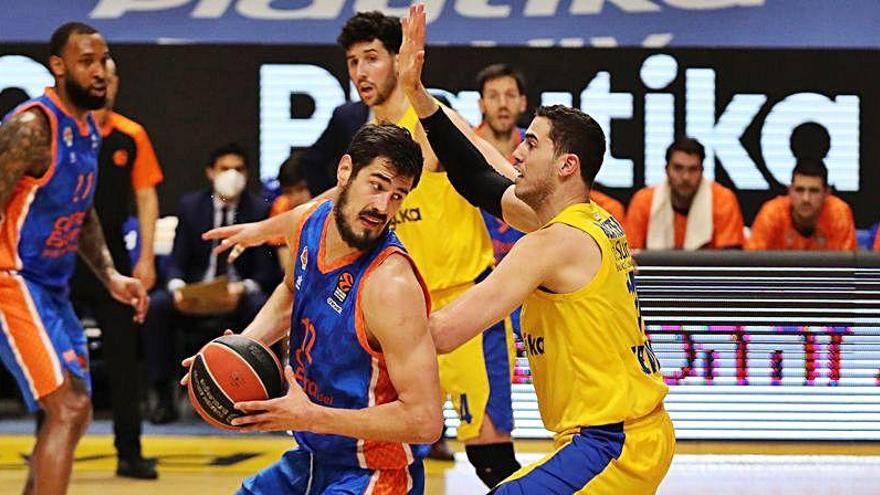 Nikola Kalinic, en una acción del partido ante el Maccabi