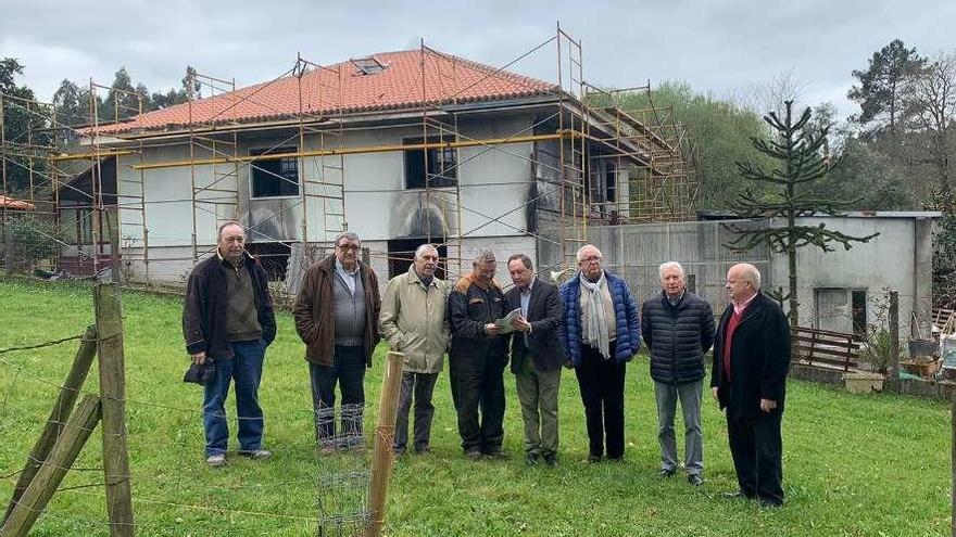 Amigos de Galicia ayuda a la familia cuya casa ardió en Berres