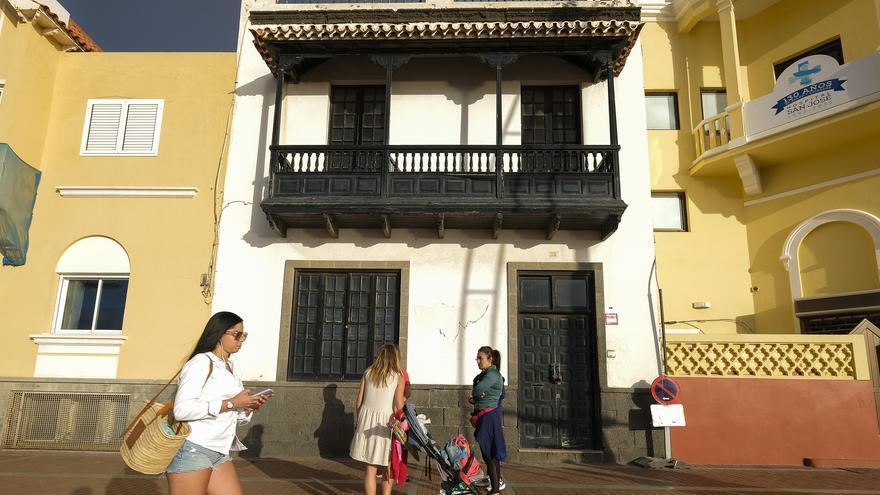 Fachada principal de la antigua casa del doctor Apolinario, en el paseo de Las Canteras