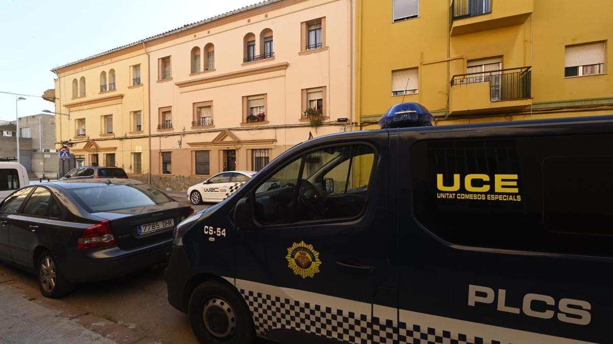 La Policía Local de Castelló, en la calle Penyagolosa este miércoles.