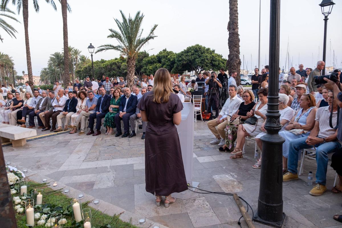 Prohens homenajea a las víctimas de los bombardeos republicanos sobre Palma en un acto sin Memòria de Mallorca
