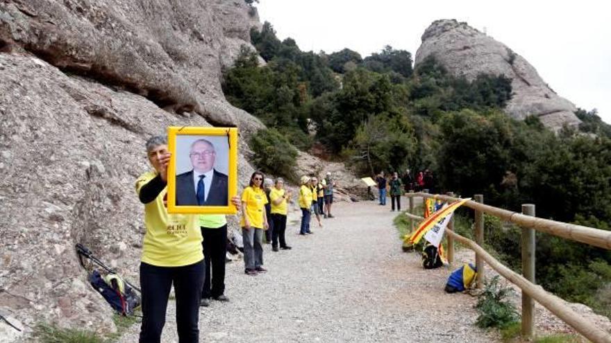 Cadena humana a Montserrat pels «presos i exiliats»