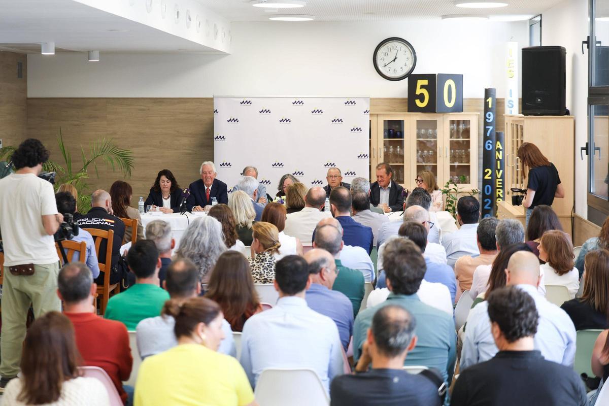 Todas las imágenes de la celebración del 50 aniversario de Formación Profesional en IES Isidoro Macabich