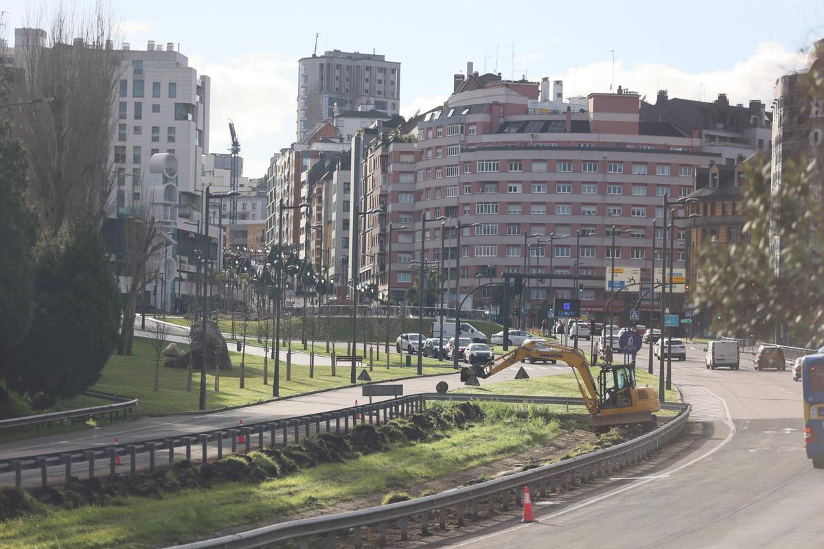 Las obras del carril bici entre la glorieta de la Cruz Roja y la rotonda del Palacio de los Deportes.