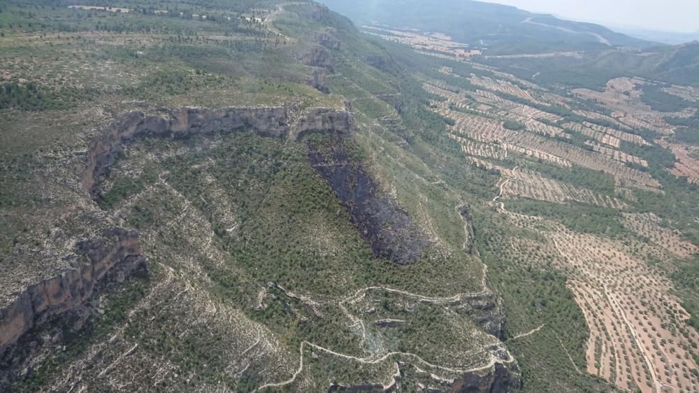 Incendio forestal en Jalance próximo a la nuclear de Cofrentes