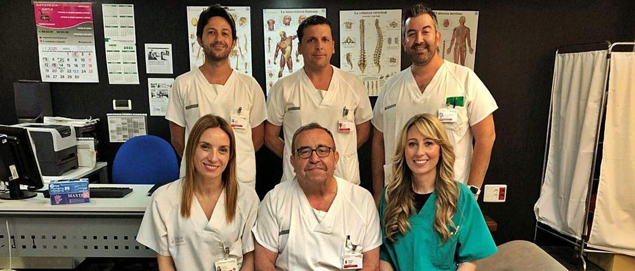 Antonio Jorge, en el centro, junto a los gestores del equipo de Fisioterapia. |