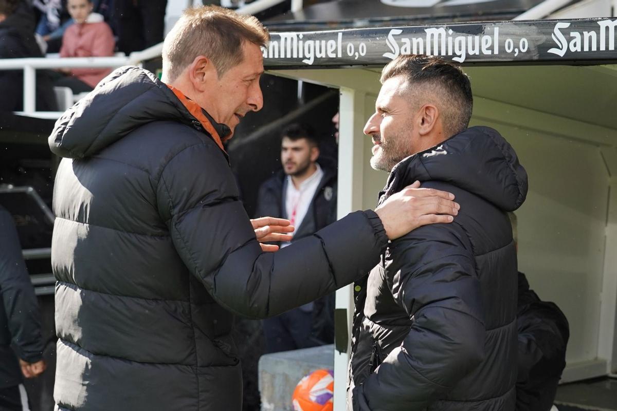 Luis Miguel Ramis, a la izquierda, junto a Iván Ania antes del Burgos-Córdoba CF del pasado curso.