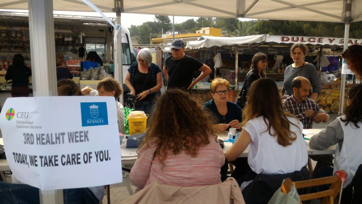 La Escuela de Salud CEU ha realizado pruebas gratuitas de prevención de la salud en Rojales.