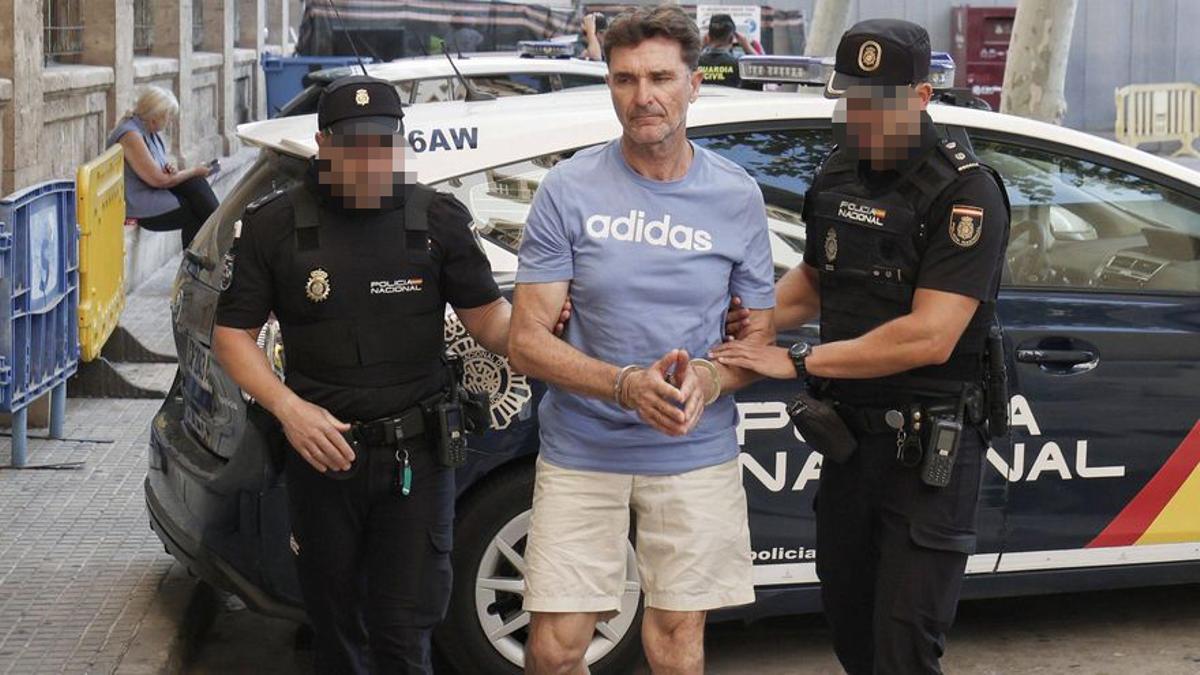 El inspector Faustino Nogales, cuando fue conducido al juzgado de Palma, el 14 de agosto.