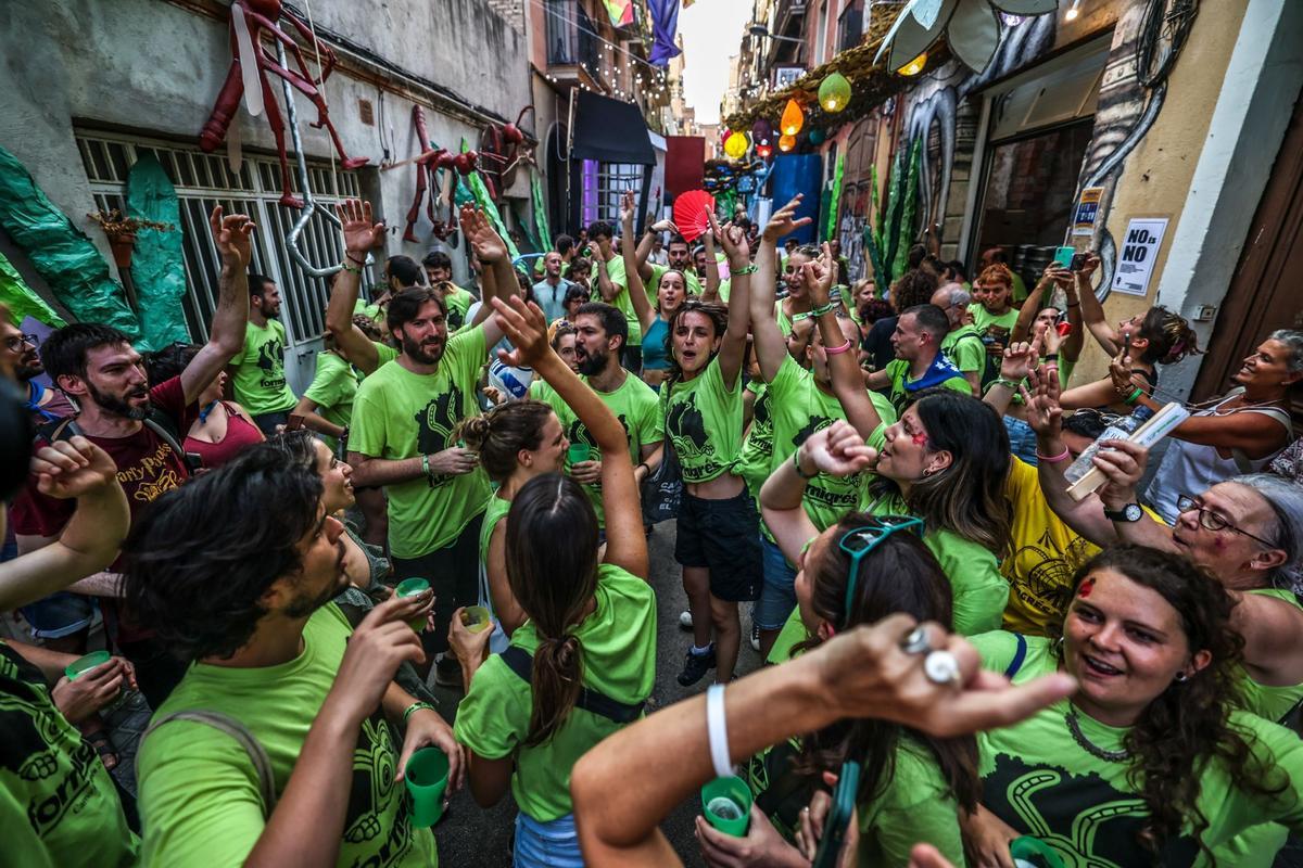 La calle Progrés se ha proclamado ganadora del concurso de decoraciones de la Fiesta Mayor de Gràcia de este año 2023. En esta ocasión, la temática en la que han trabajado los vecinos ha sido la película Bichos, bajo el nombre de Formigres.