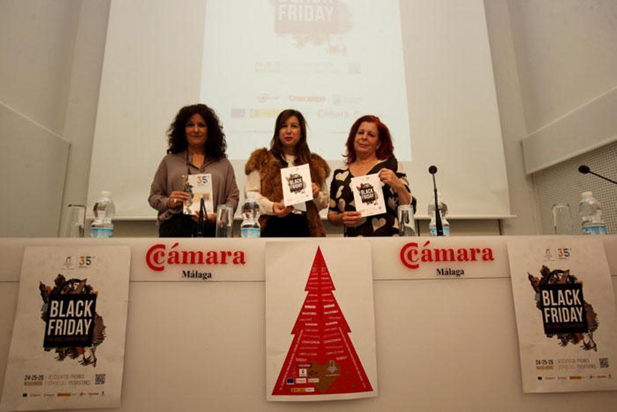 María José Valenzuela, acompañada de Gemma del Corral y Sonia Jurado.