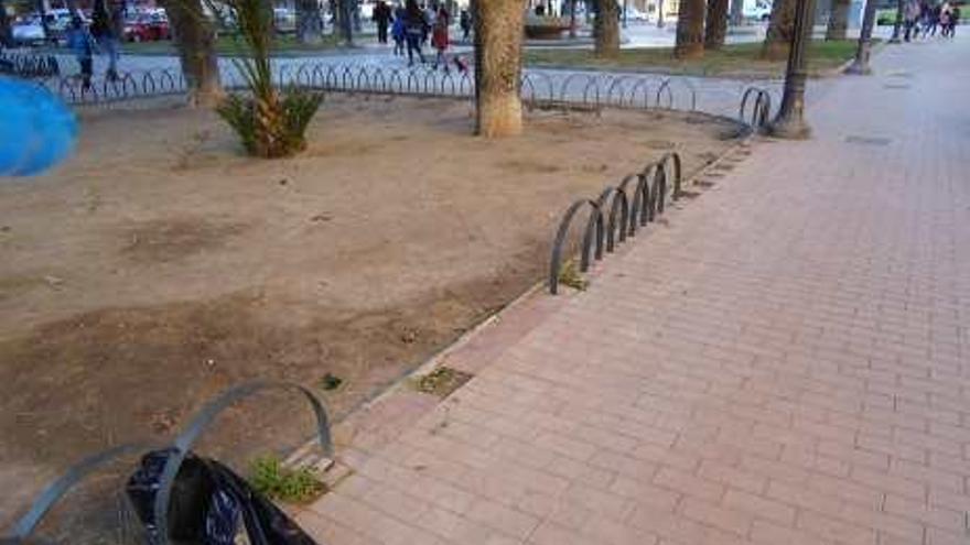 El PSOE denuncia el &quot;abandono&quot; de la zona del Paseo de Germanías