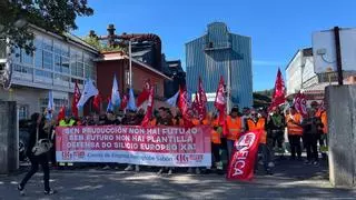 Los trabajadores de Ferroglobe en Arteixo piden soluciones ante su cuarto ERTE: "No podemos seguir así"