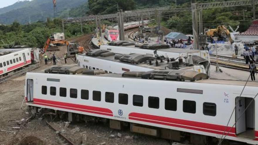 Almenys 18 morts i 187 ferits en un greu accident de tren a Taiwan