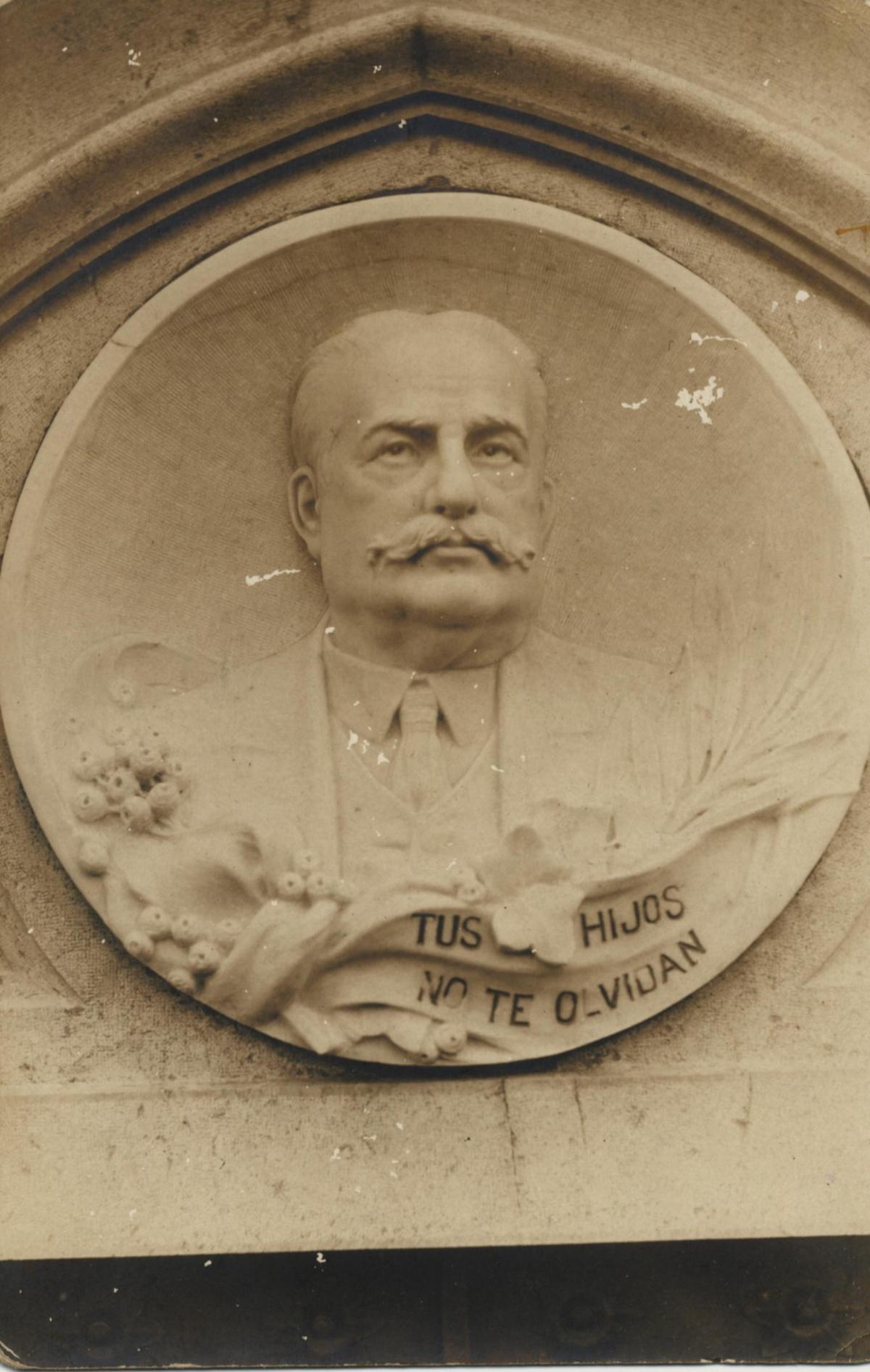 Imago Clipeata de Carlos Pérez.