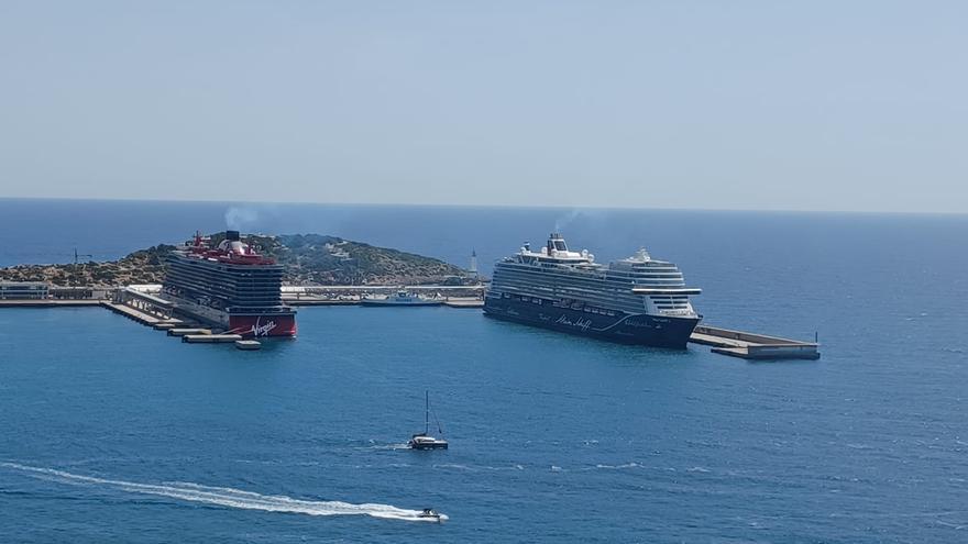 Cinco días en junio con dos cruceros a la vez en el puerto de Ibiza