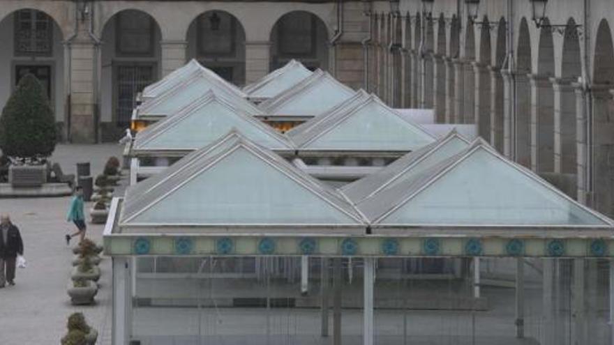 Terrazas cubiertas en la plaza de María Pita. / juan varela