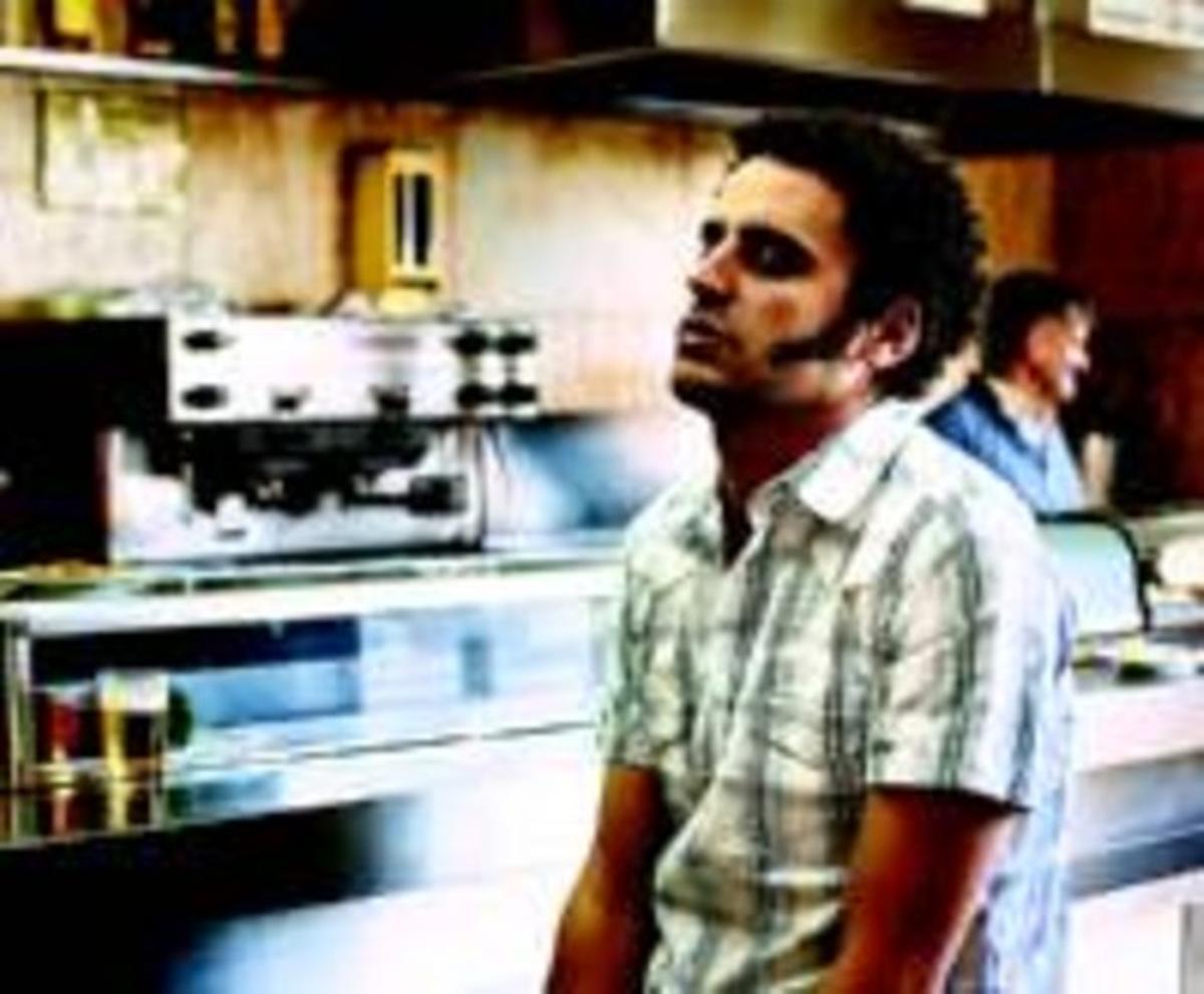 Jairo Zavala, rocker polifacètic immers en mil projectes.