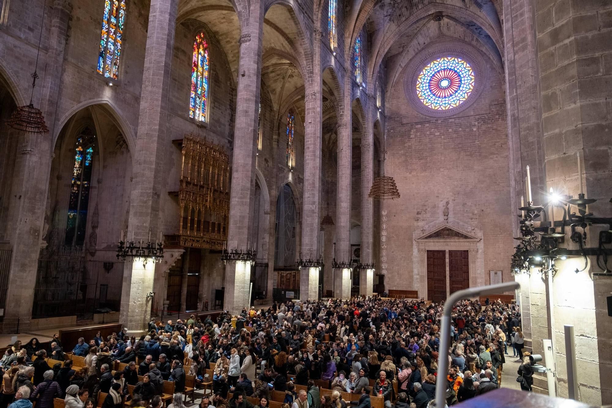 "Magische Acht" in der Kathedrale: Spektakel von Wolken unterbrochen