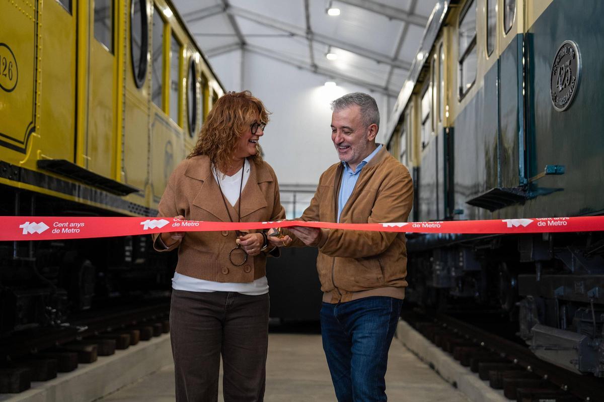 Jaume Collboni inaugura la exposición gratuita de trenes históricos restaurados por el centenario del metro