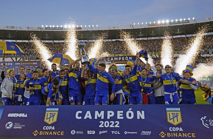 El Boca celebra la victoria que le ha dado el título de Liga