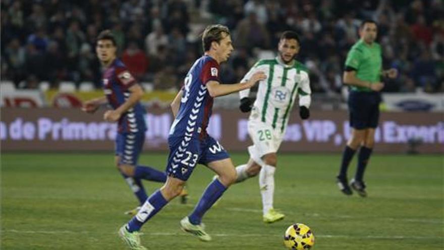 Javi Lara ficha por el Córdoba horas antes de jugarse los cuartos en Copa