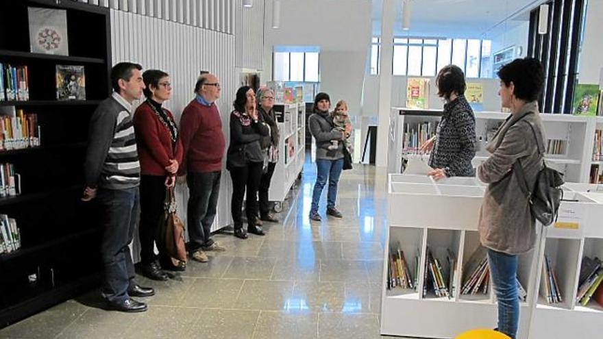 Alumnes del Centre de Formació d&#039;Adults durant una visita