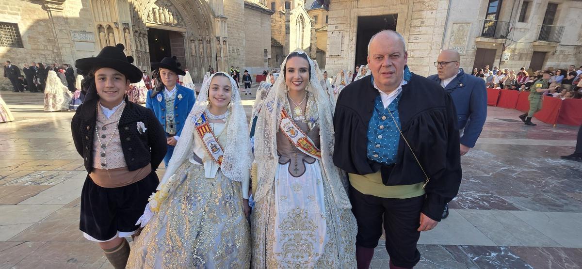 Comisiones de falla en la Procesión de la Virgen (3/7)