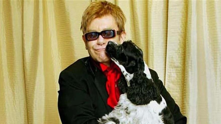 Elton John, indemnizado por difamación