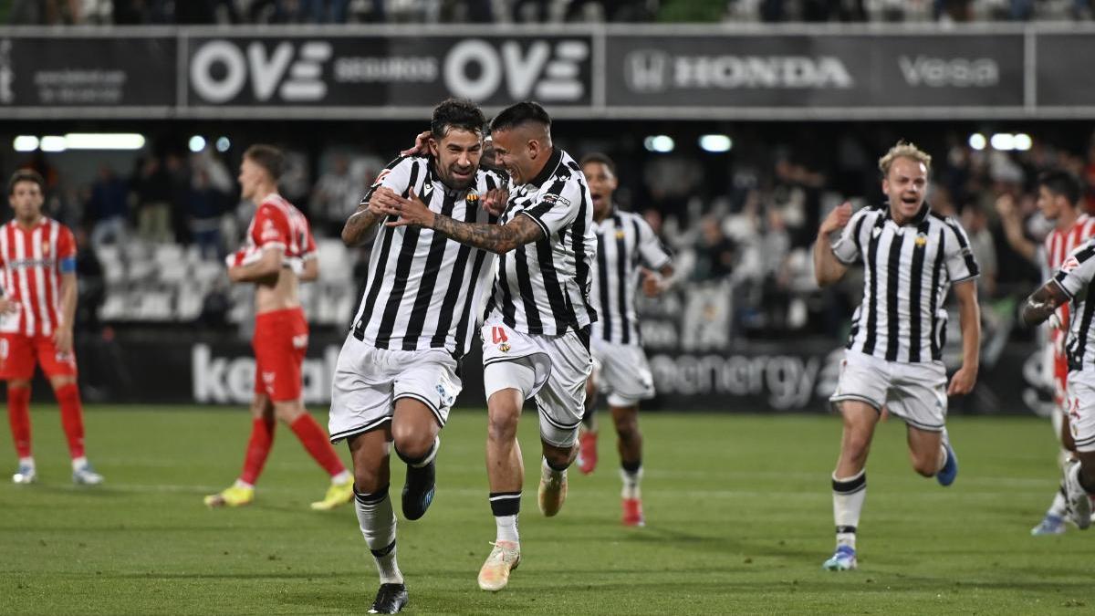 Galería | Las mejores imágenes del gol de Alberto en el Castellón-Sporting