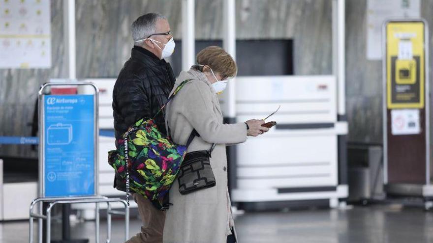 Calma con mascarillas en el aeropuerto de Zaragoza ante el coronavirus